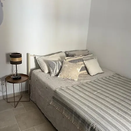 Σπίτι διακοπών Charming House With Private Garden In *