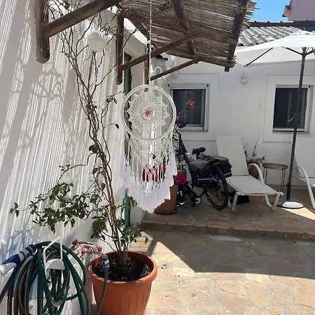 Charming House With Private Garden In * Δουκάδες