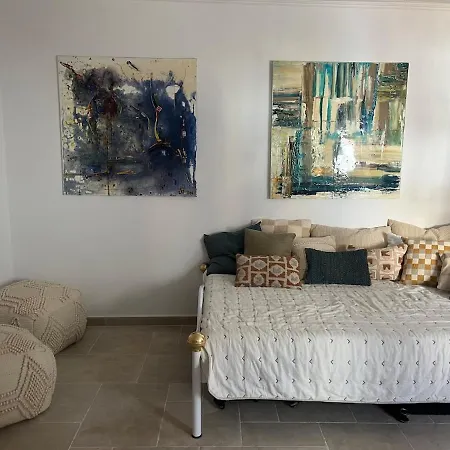 Σπίτι διακοπών Charming House With Private Garden In *