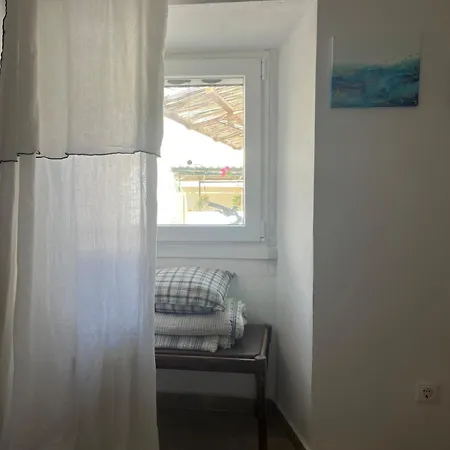 Charming House With Private Garden In * Δουκάδες