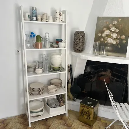 Charming House With Private Garden In Δουκάδες