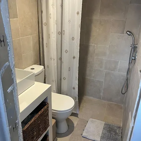 Charming House With Private Garden In * Δουκάδες